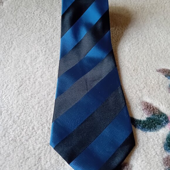 Silk Tie Bundle - Picture 4 of 16